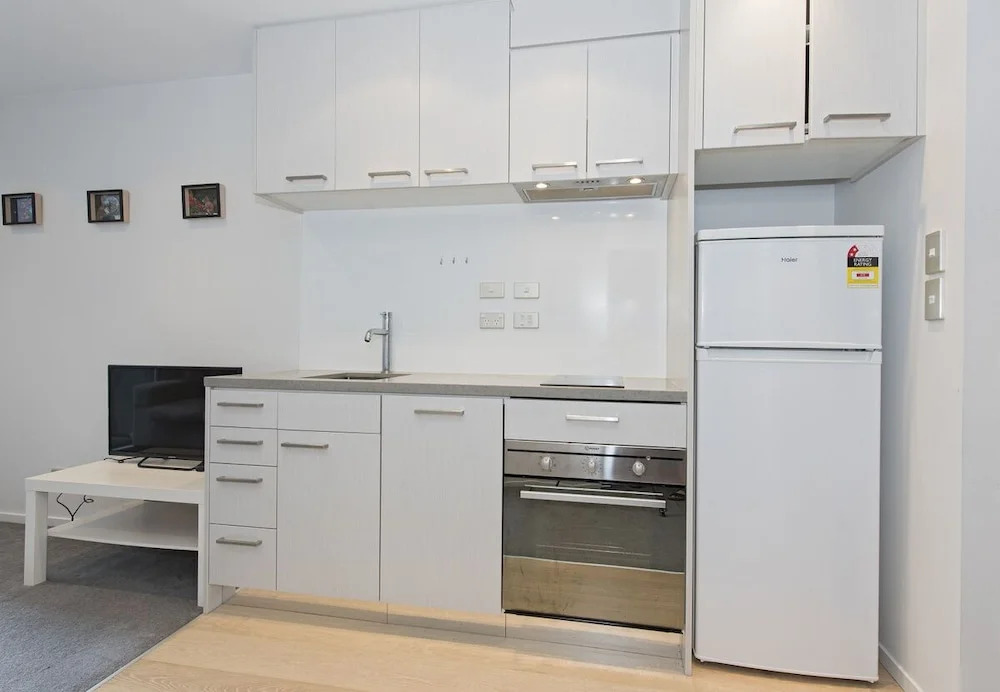 Stylish Modern Studio, Queens Resid, Gym & Pool