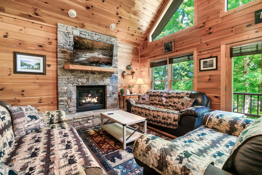 New! Private Cabin with Hot Tub 3/3 w/Game Room! Wears Valley