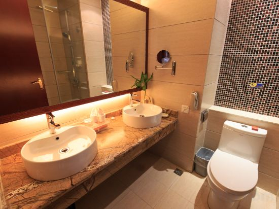 Golden Lusheng International Hotel