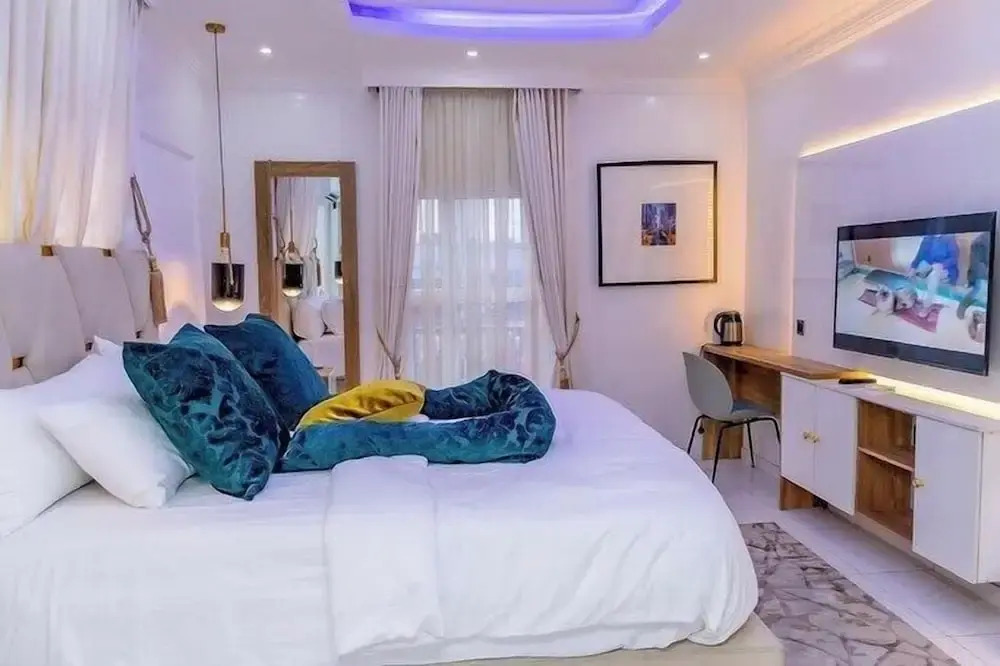 Montcrest Hotel & Lounge