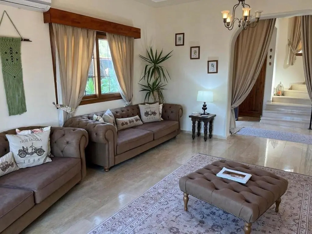 4 Bedroom (Sleeps 8) Villa in Esentepe