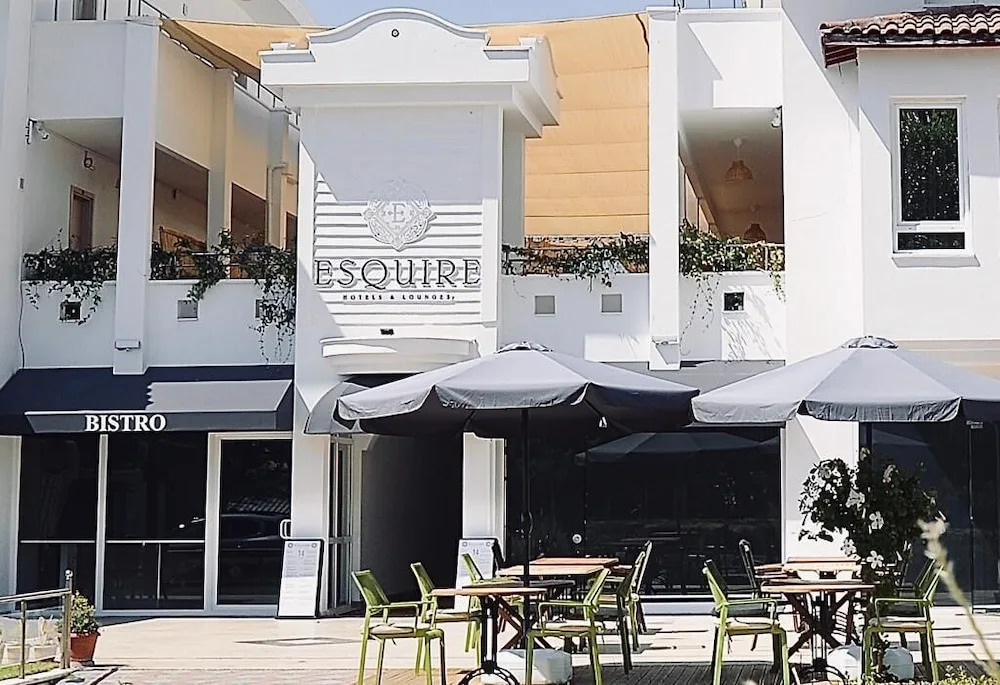 Esquire Hotel & Lounge