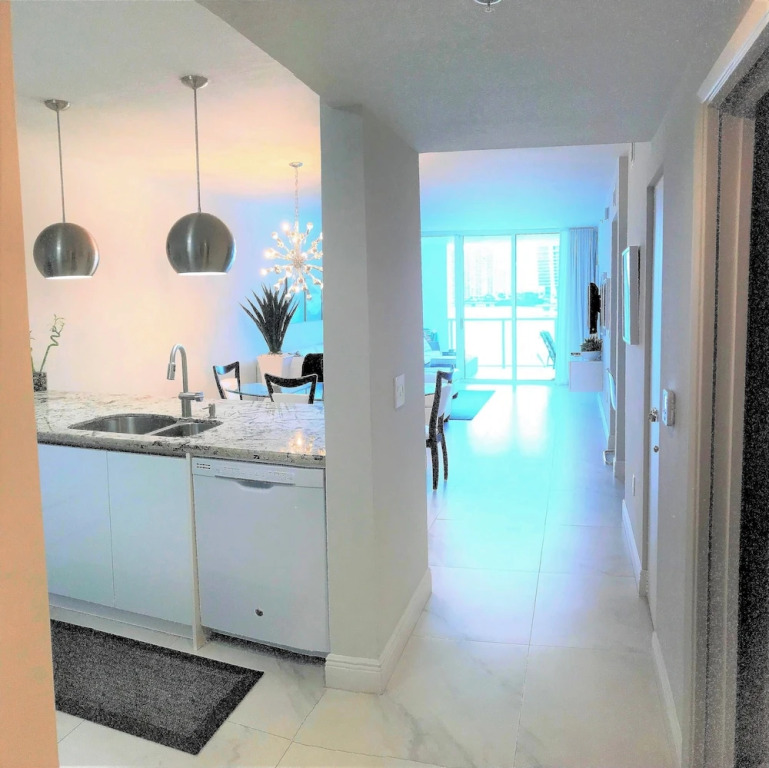 Le Marina Bay 403- Condo 5 People. Sunny Isles