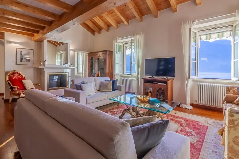 Easy Welcome Aglaia Luxury Lake View Apartment