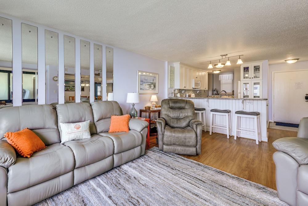 'the Lookout' Indian Beach Condo w/ Pool & Ocean