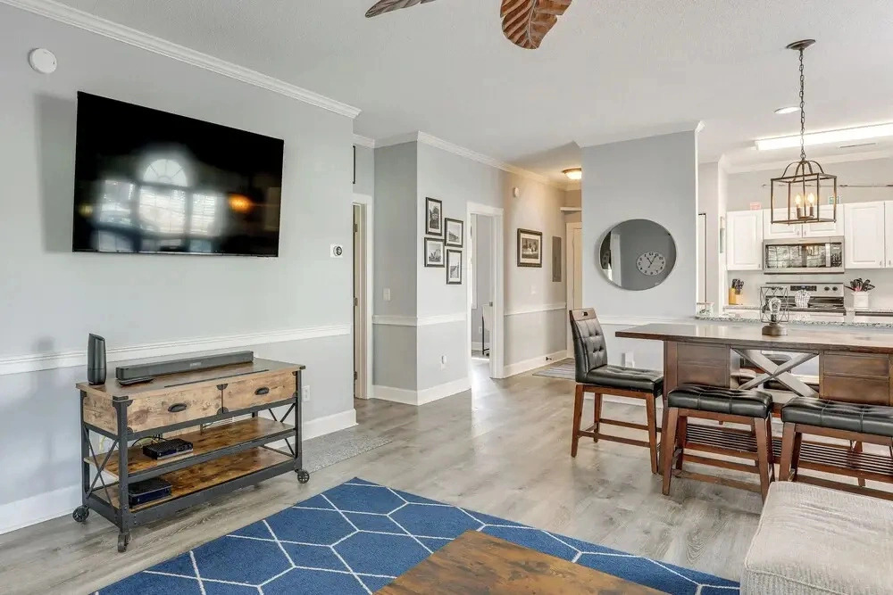 The Magnolia Green: Golf Views, Pool & Patio