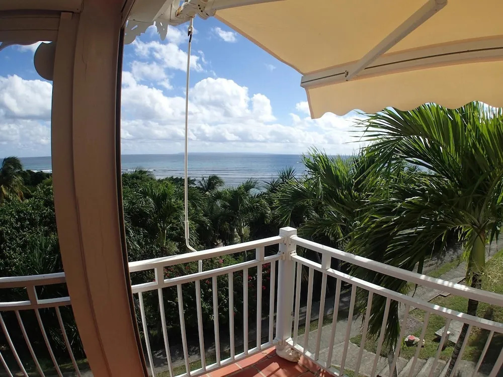 Studio in Saint-françois, With Wonderful sea View, Pool Access, Furnis
