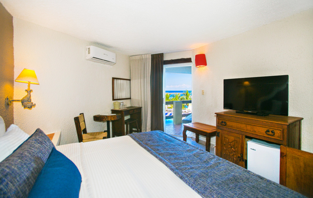 Casa del Mar Cozumel Hotel & Dive Resort with free access to an exclusive beach club