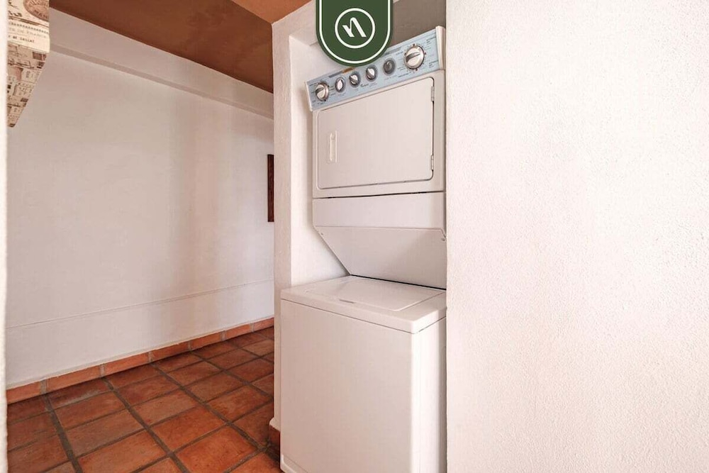Amazing 2 BR Condo - Partial Oceanview - Pool