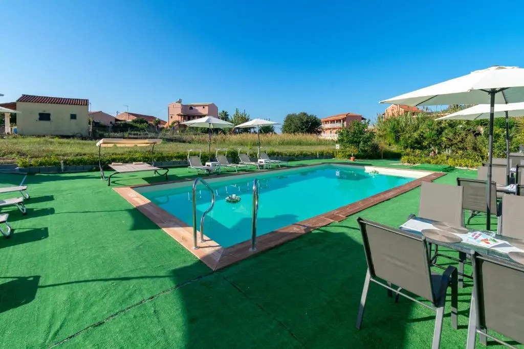 Akis Villa Studios & Apartment with Pool by Hotelius