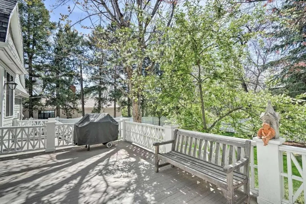 9 Broadmoor Ave