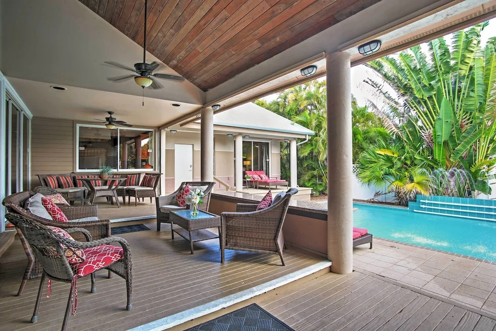 Walk to Beach! Poolside Oasis in Pompano