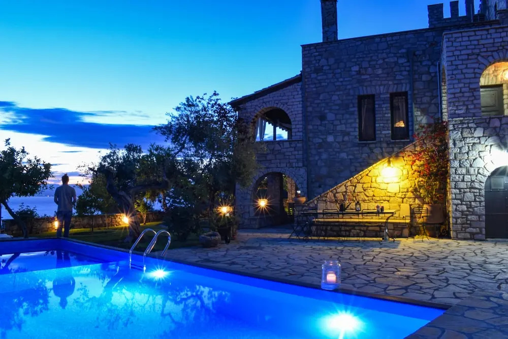 Majestic Chateau - Spectacular Seascapes & Pool