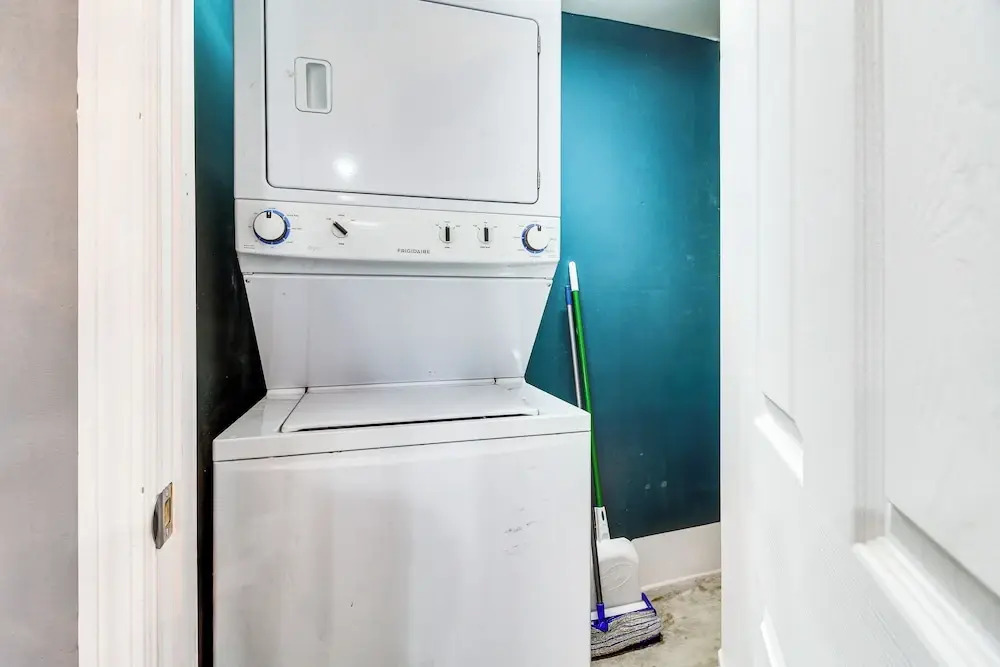Inviting Savannah Home w/ Yard: 3 Mi to Downtown!