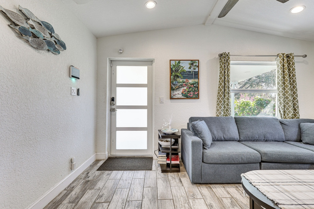 3 Mi to Las Olas Blvd: Tropical Getaway w/ Patio!