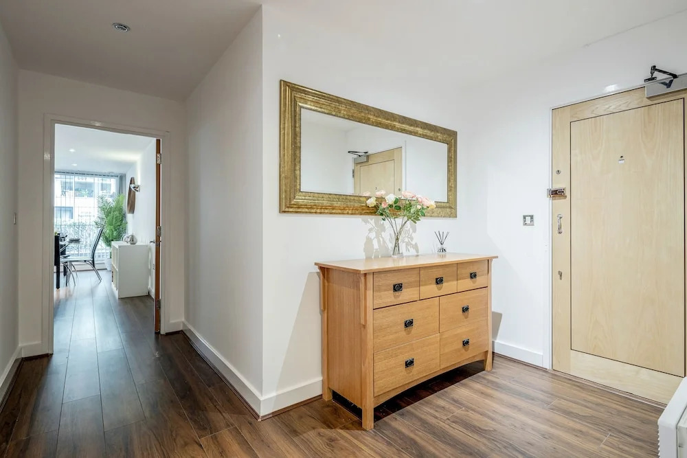 Royal Docks Guesthouse by LUXHABITAT