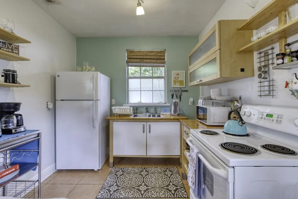 1 Bedroom Spanish Bungalow Guest House