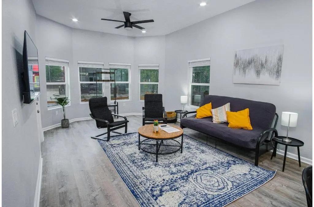 Exceptional 5BR So Close to Riverwalk and Downtown