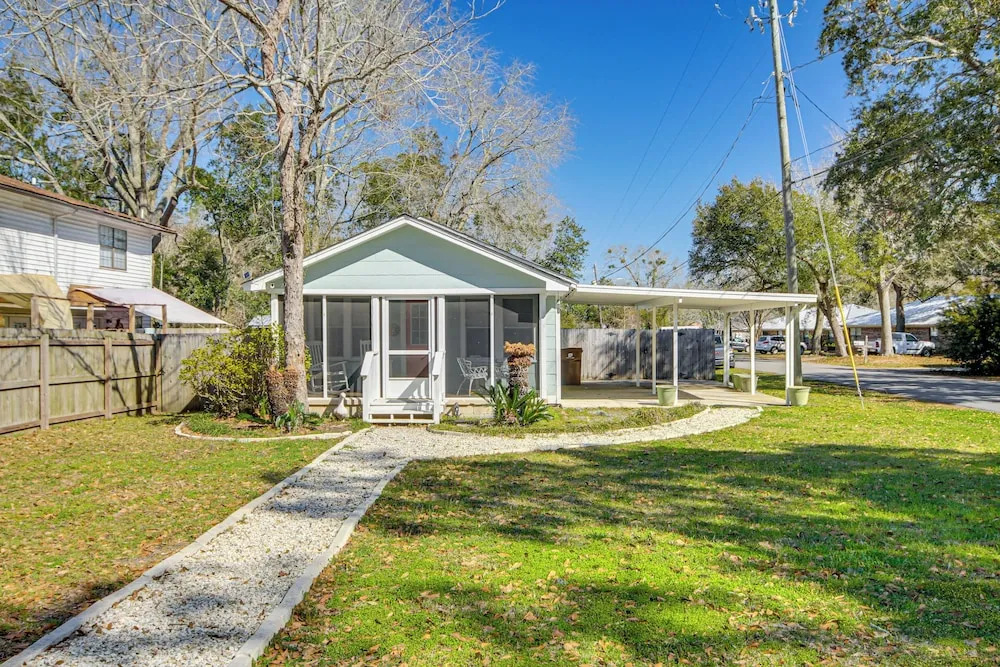 Charming Gulf Coast Cottage - 1 Mile to the Coast!