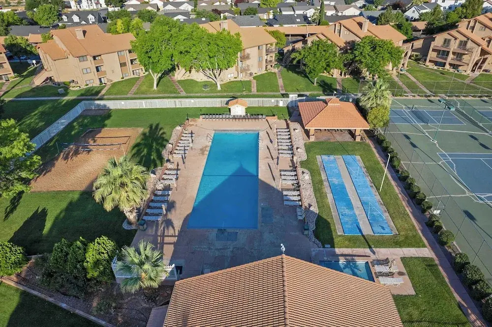 Hikers Hideaway Cozy Resort Condo w/ Pool & More