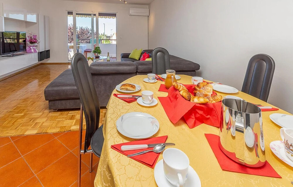Amazing Apartment in Porec With Wifi and 2 Bedrooms