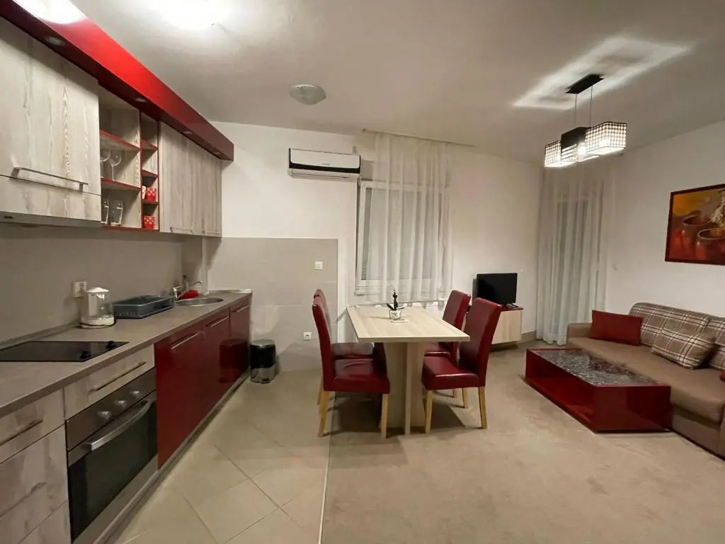 Holiday Wing Apartments