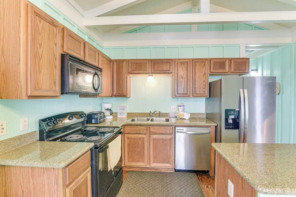 Walk to Beach: Home w/ Hot Tub & Deck in Gilchrist