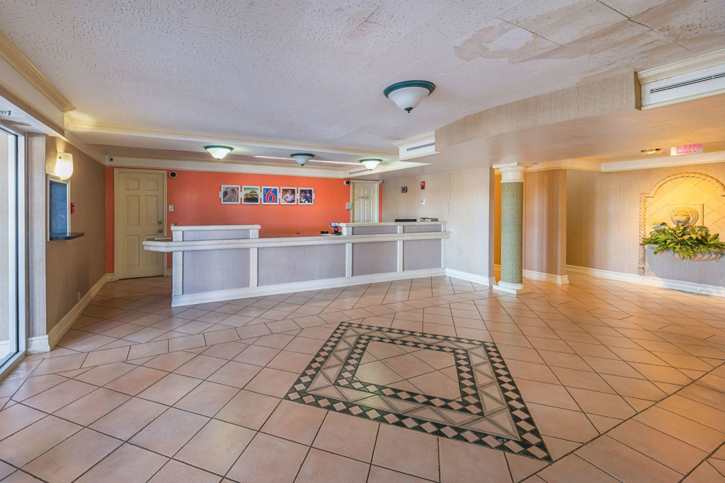 Motel 6-Grand Prairie, TX - Interstate 30