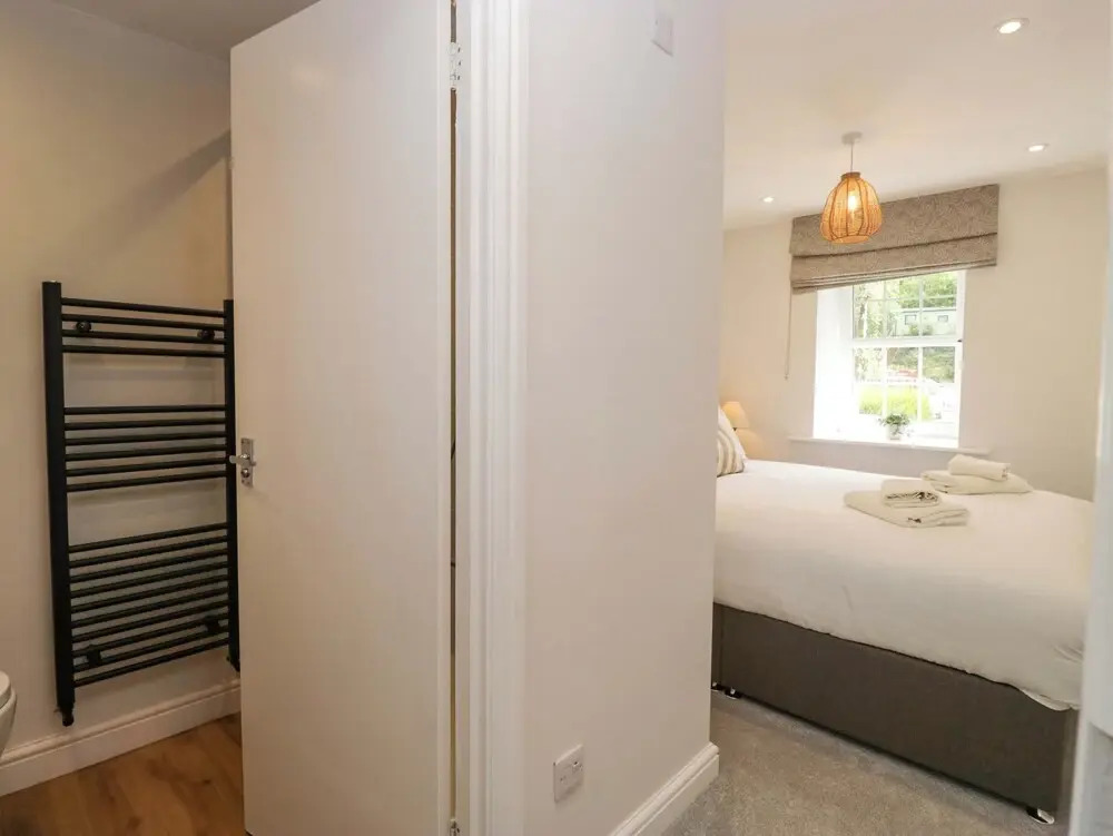 Riverside Cottage No 5
