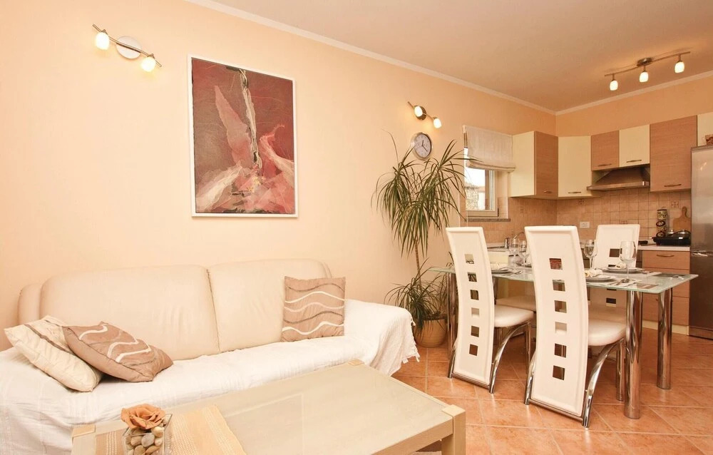 Nice Home in Porec With Wifi and 2 Bedrooms