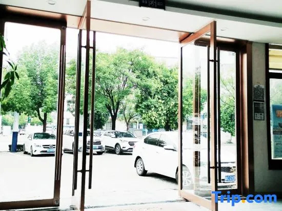 Yiyiju Business Hotel