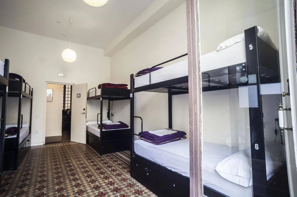 360 Hostel Borne