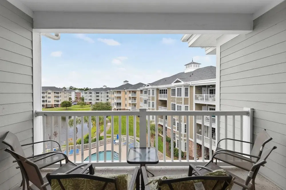 Magnolia Pointe Luster Leaf 4895-403