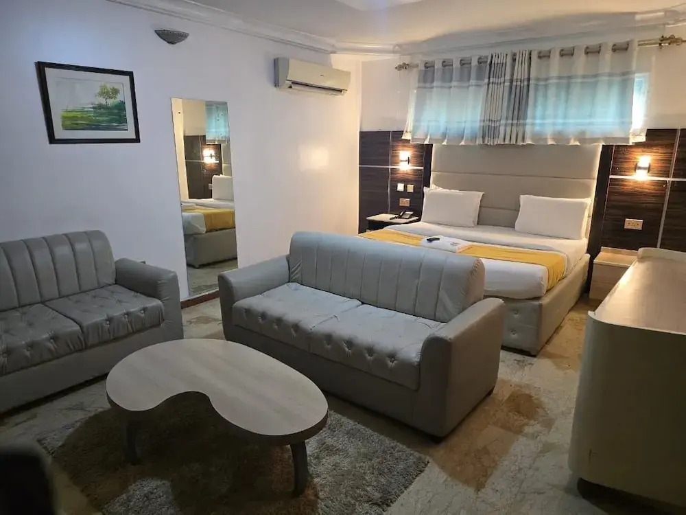 Flora Suites