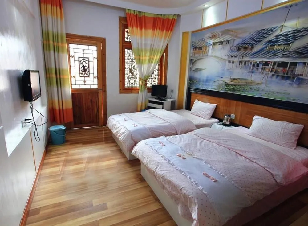 Yijianglou River View Inn (Fenghuang Old Town River View)