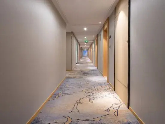 Fengnian Hotel Shenzhen Pingshan High-speed Railway Station (Baolong Subway Station Branch)