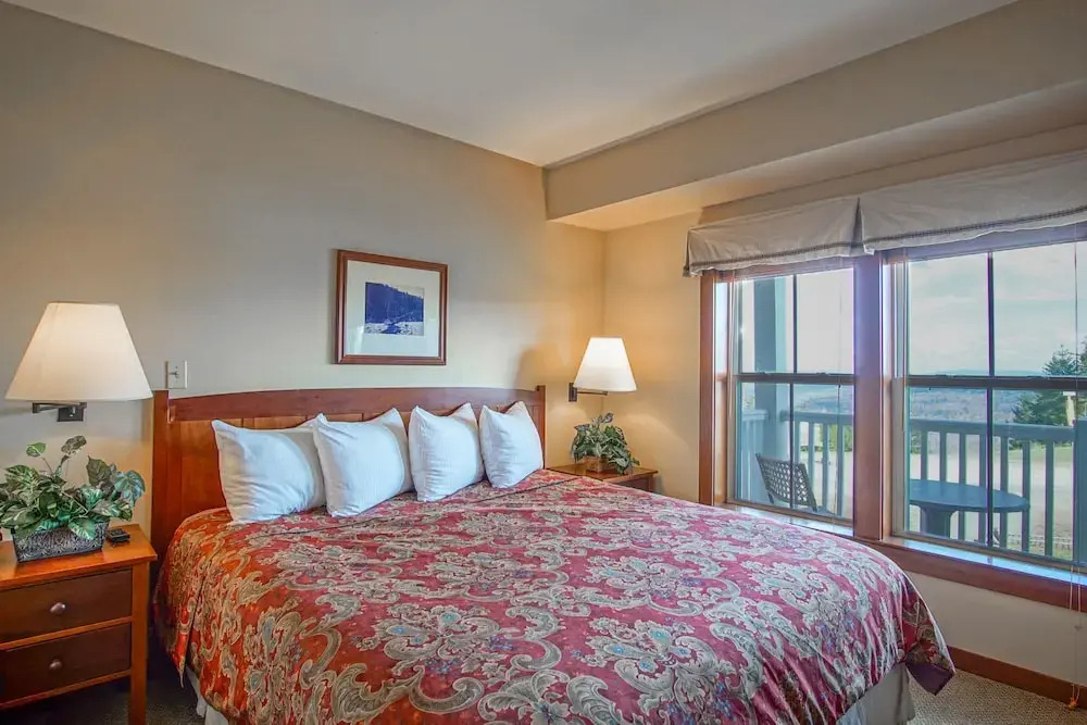 Allegheny Springs 140 Ground Level, Slope Side, Snowshoe Resort Village Center 2 Bedroom Plus Den