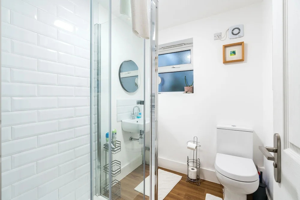 NEW Stylish 1 Bedroom Flat With Garden London