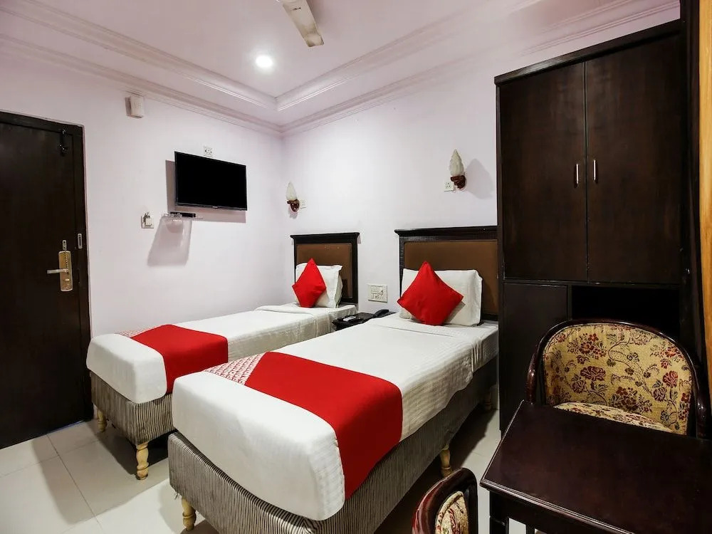 Collection O 36047 Hotel Srinivasa Residency