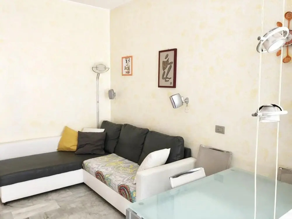 4 bed Apartment in Milano 7 min Duomo up to 6 Peop