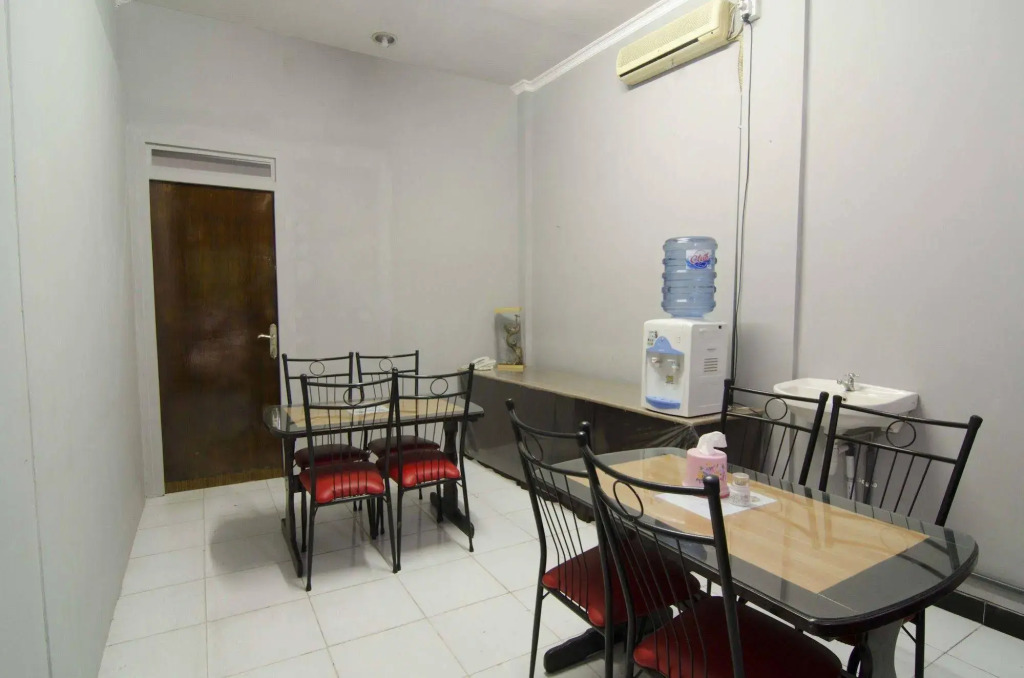 RedDoorz Raya Ngagel