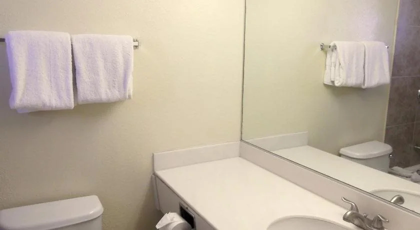 Relax Inn And Suites