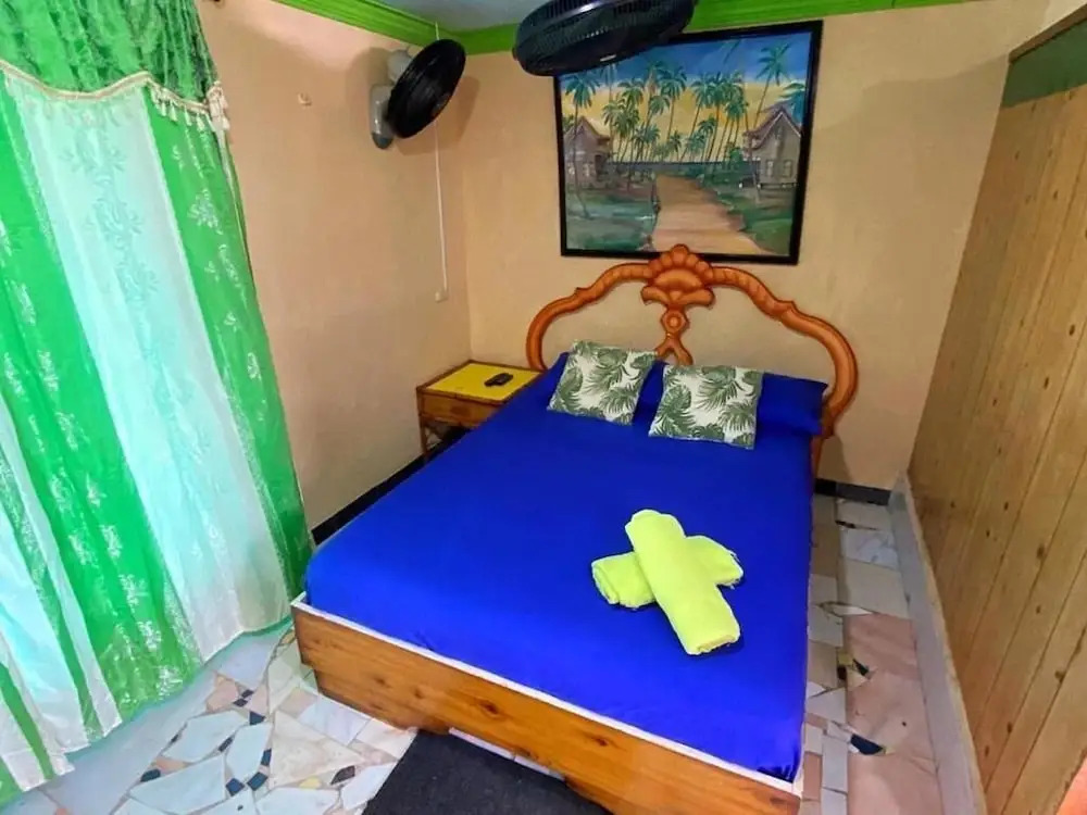 Yellow Moon Guesthouse & Apartments