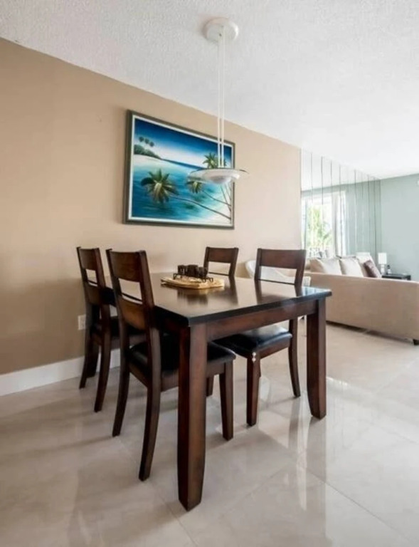 Les Pelicans 404 - 4 People, Sunny Isles Str-01043