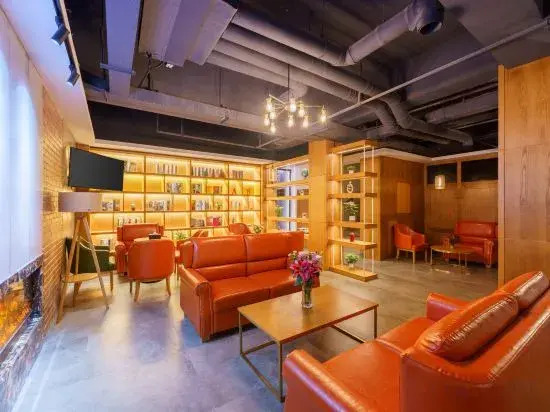 Elong Wanguo Hotel (Dalian Jinma Road Light Rail Station Store)