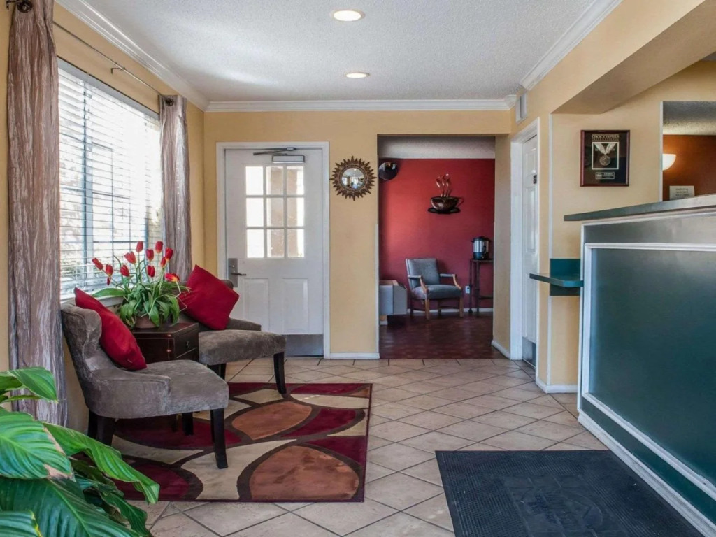 Suburban Studios Albuquerque Uptown
