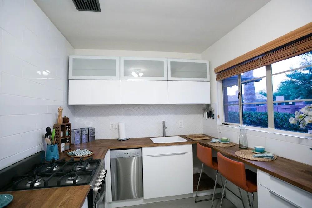 Casa de los Artistas 2 BR by Casago