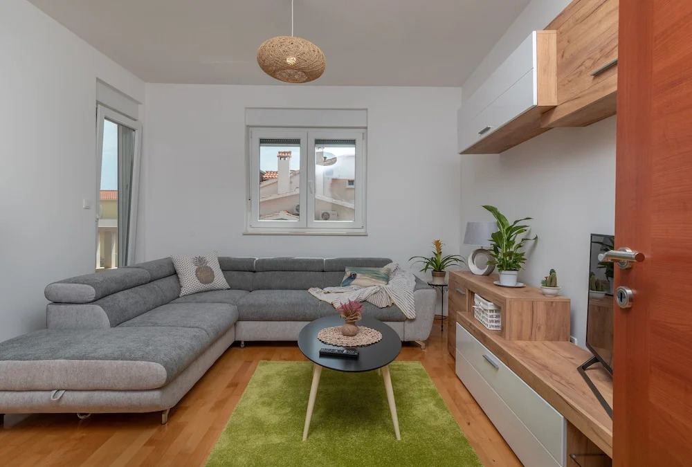 Modern apt w. Terrace, 2 min Walk to the Beach