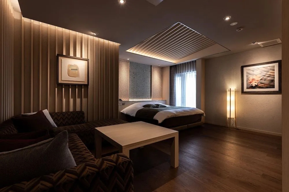 Y-HOTEL