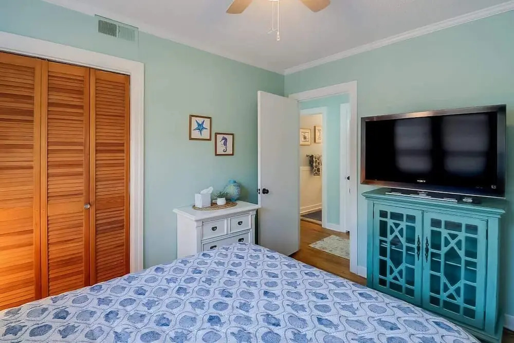 The Cozy Blue Cottage